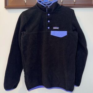 Patagonia Synchilla Snap-T fleece pullover in black with purple trim Size XS
